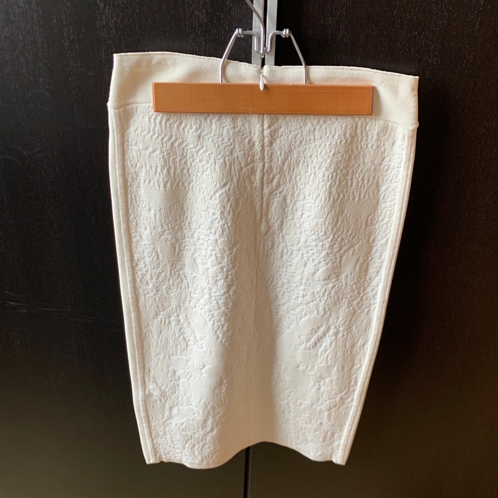 White jacquard knit pencil skirt